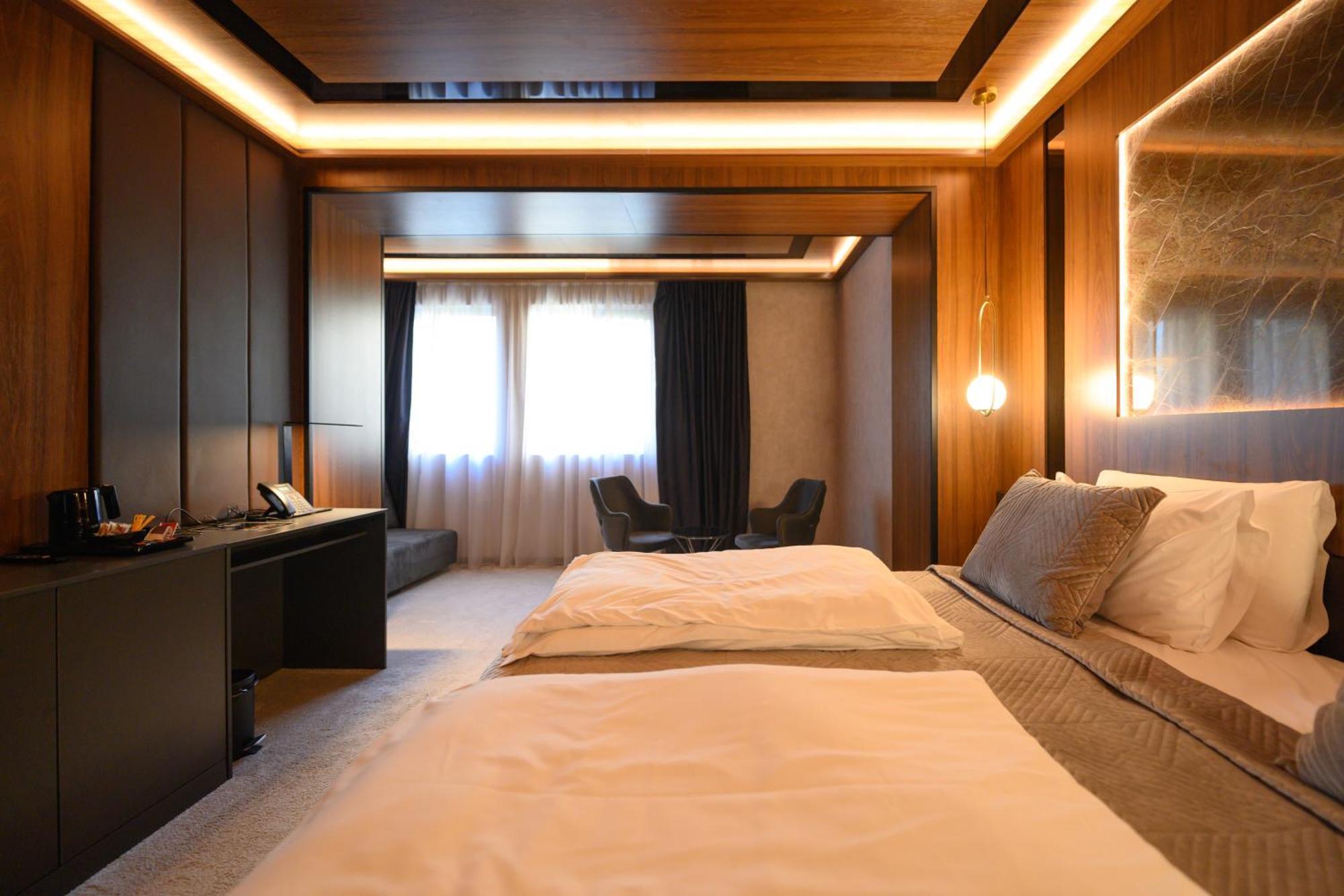 Hotel Macedonia Square Skopje Esterno foto